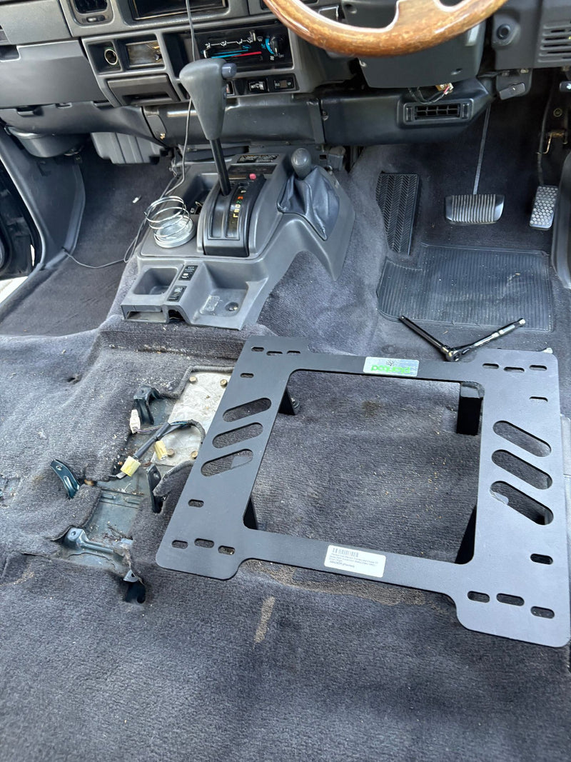 COBRA- Planted Seat Bracket- Toyota Land Cruiser 77 Series [With Suspension Seats] (1984-1999) - Driver / Right