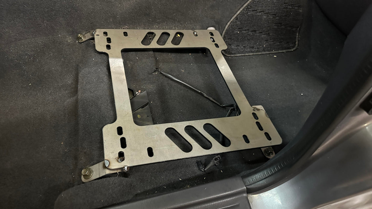 COBRA- Planted Seat Bracket- Nissan Skyline [R34 Chassis] (1998-2005) - Passenger (Left Side)